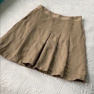 Banana Republic pleated skirt WITH POCKETS!